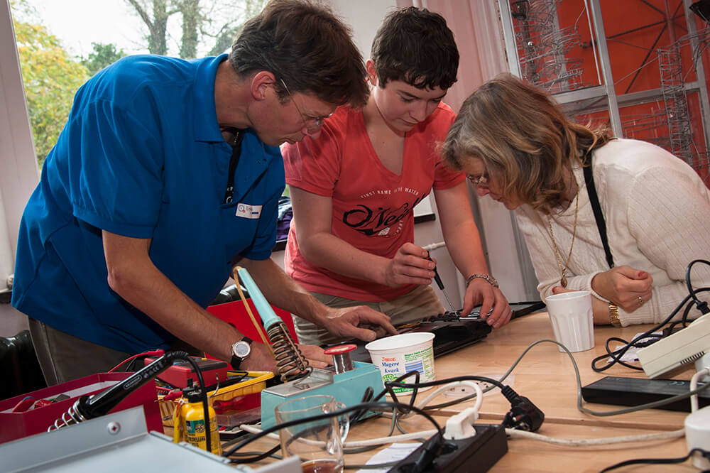 Repair Café : Jeter ? Pas question ! Un lieu ouvert pour réparer et apprendre à réparer